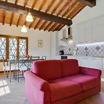 In Tuscany With Pool & Vineyard View